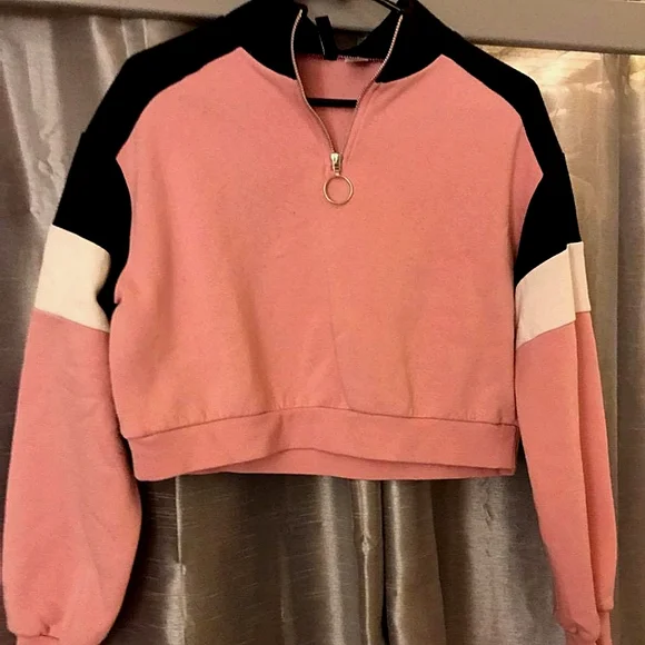 Light pink crop H&M sweatshirt